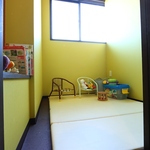当店ではキッズルームを完備しております。小さなお子様連れのお客様もお気軽にご利用くださいませ★