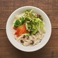 温野菜と豆乳スープのフォー