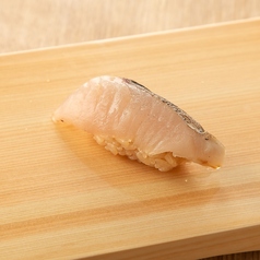 季節の握り寿司　サワラの炙り　1貫