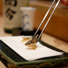 箸先から伝わる職人の魂。揚げたての瞬間を逃さない