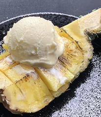 焼きパイナップル　バニラアイスのせ