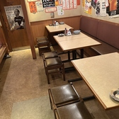 【テーブル席完備!】ご来店の人数に合わせてお席を調整いたしますので、プライベート感を保ちながらゆったりおくつろぎいただけます。気軽に集まって楽しい時間を過ごせる空間をご用意していますので、ご友人やご家族とのひとときに、自慢の料理をぜひお楽しみください!