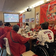 広々としたお席でスポーツ観戦！貸切にも対応可能です☆