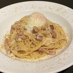 温泉卵とパルメジャーノチーズの濃厚カルボナーラ