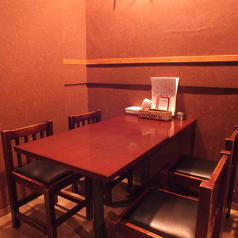 仲間の集まりや合コン、女子会など様々なシーンにＯＫなテーブル席♪