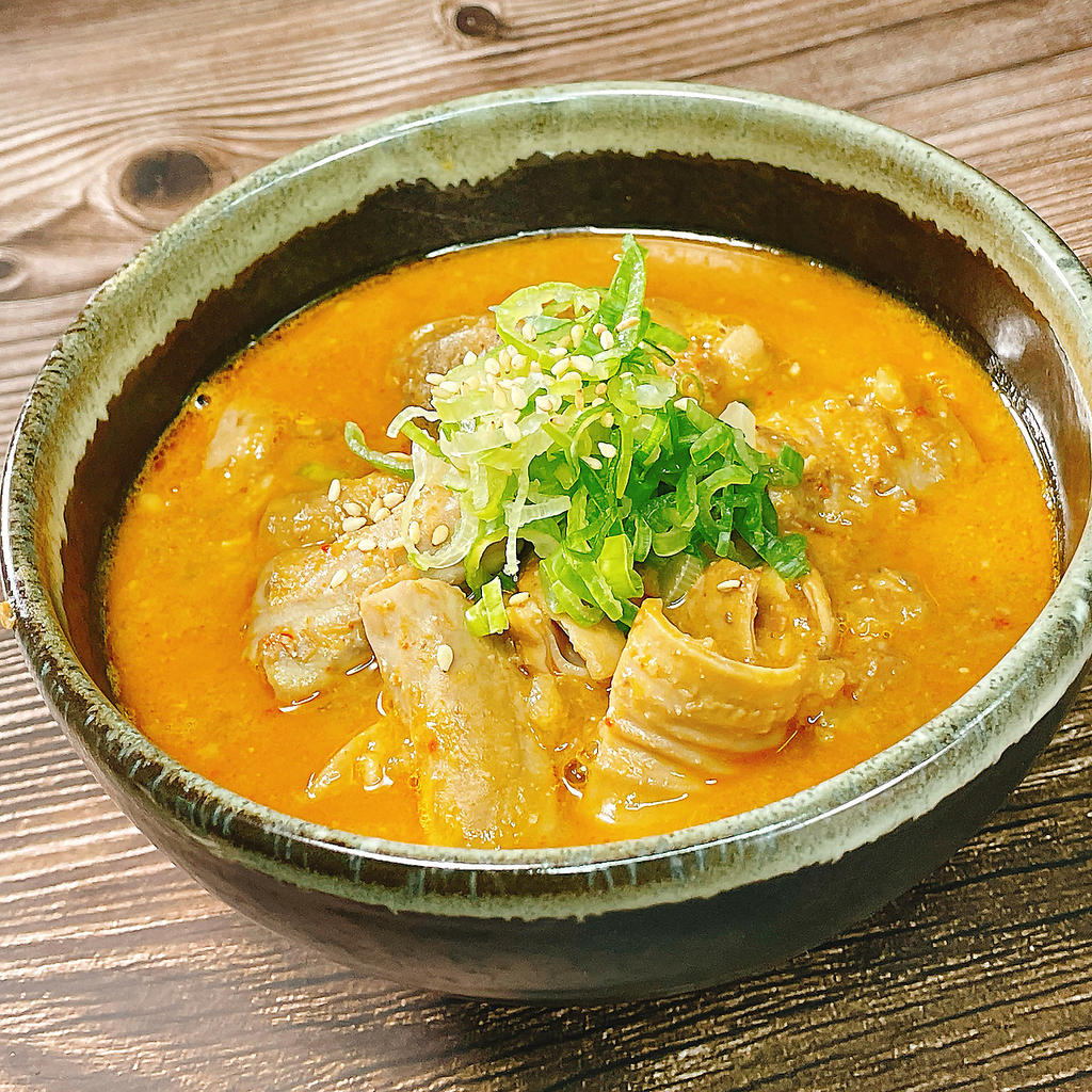 自慢の逸品！ホルモンもつ煮　500円(抜)