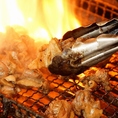 【炭火焼】焼き鳥はすべて炭火で調理。鶏だけではなく、牛や明太子なども炭火で提供いたします！！