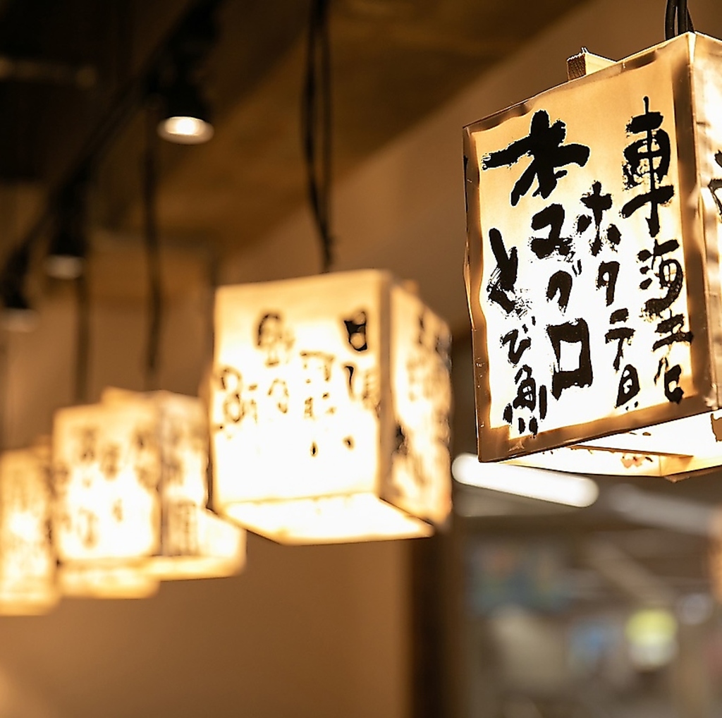 店内はおちついた雰囲気の空間。お昼のランチも行っております！