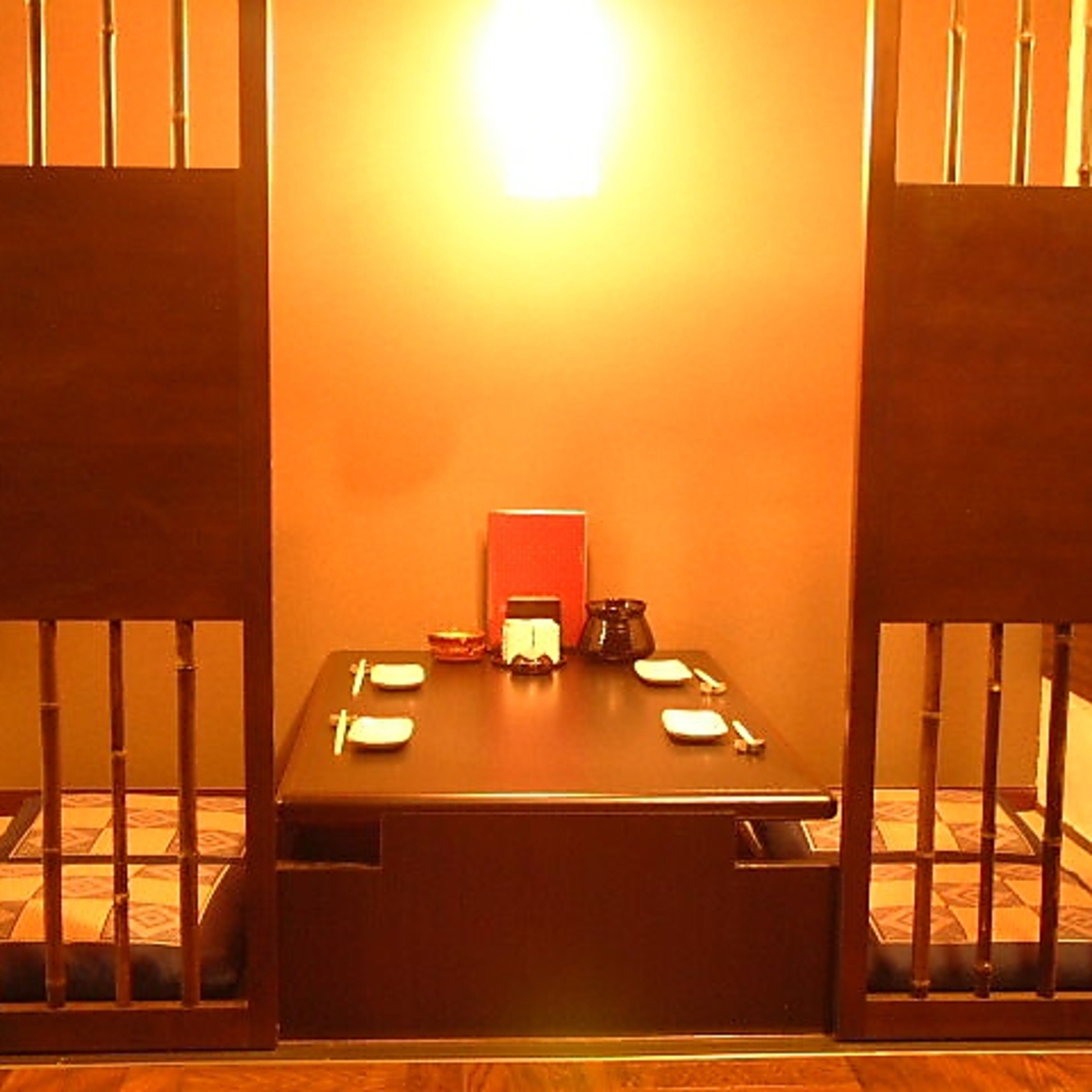 少人数でもOKな落ち着いた雰囲気の【個室】4名様迄OKな個室は、全部で4室あります。