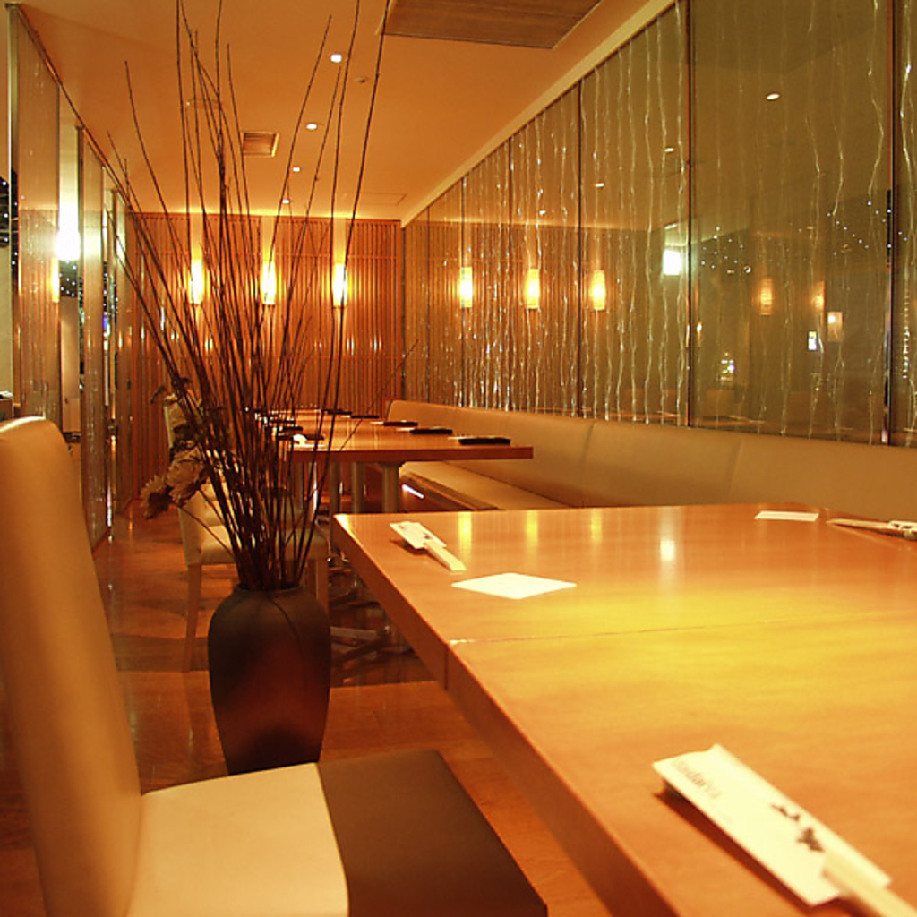 ２５名様まで対応可能なお席です。夜景をご覧いただけます。