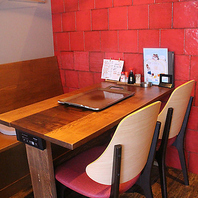 女子会にも最適！赤が彩るおしゃれ空間