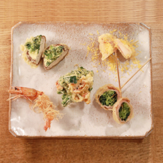 "揚げたてを1点ずつお出ししす"「旬を味わう季節の天ぷら5種」寿寿にきたらコレ！