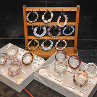 【店内販売｜天然石の輝きと手仕事の温もり】