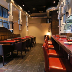 店舗全体を貸し切ることで、最大22名様までの大規模な宴会やパーティーをプライベートな空間で実現できます。他のお客様を気にすることなく、一体感あふれる特別な時間をお過ごしください。会社の歓送迎会や忘新年会はもちろん、懇親会やイベントの打ち上げ、仲間との盛大な集まりなども♪