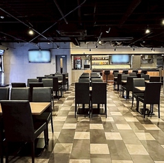 地域最大級のキャパを誇る広々店内は テーブルレイアウトも自由！吉祥寺駅から徒歩3分の好立地で幹事様も安心♪忘年会、新年会、歓迎会、送別会など各種宴会にご利用頂けます♪お得な飲み放題付きコースや、貸切減的コースもご用意！吉祥寺×記念日×貸切×女子会×飲み放題×二次会×ダーツ♪