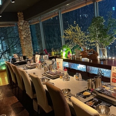 1～2名様向けのカウンター席は、アットホームな雰囲気を楽しめる特等席。仕事帰りの一杯や気軽なサク飲みにぴったりで、ひとり時間にも少人数での気軽な飲み会にも使いやすくおすすめです。