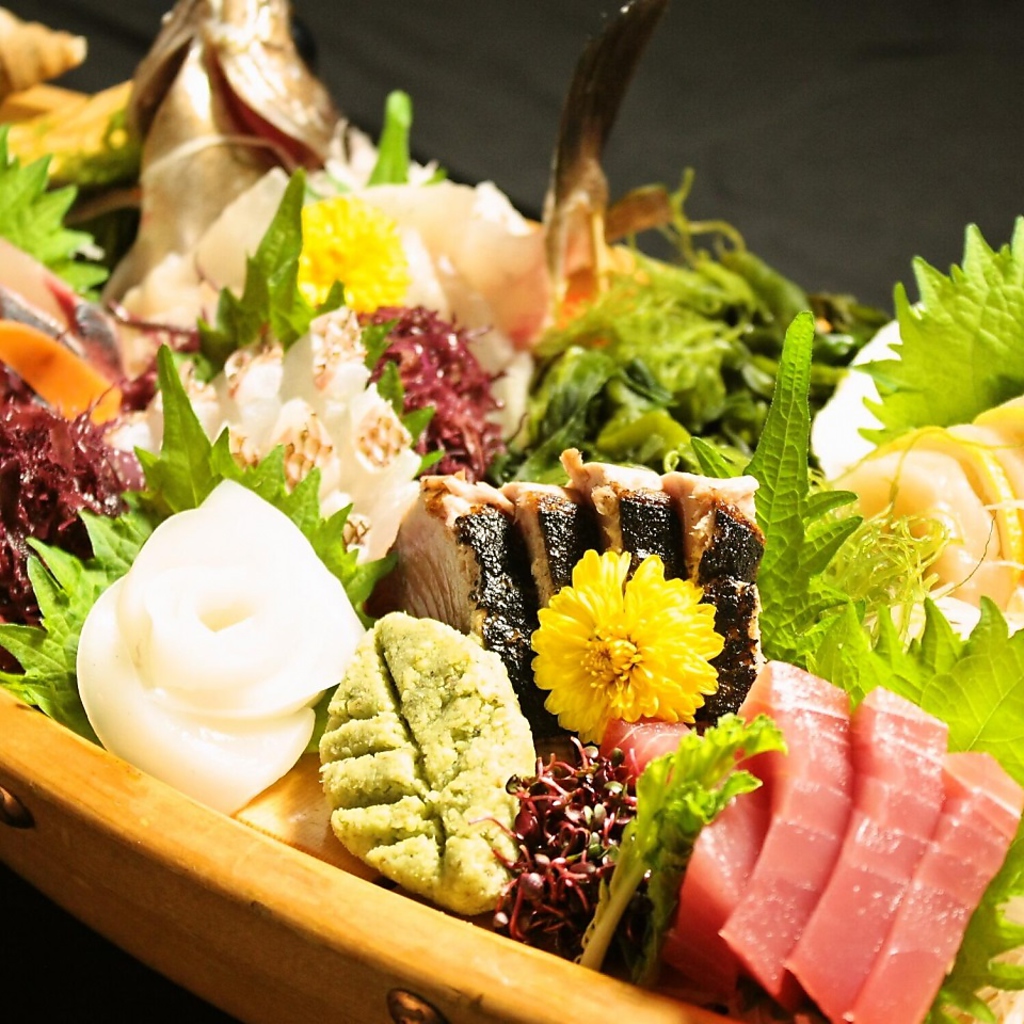 鮮度抜群な朝獲れ魚を御賞味下さい。毎日全国から直送される鮮魚を舟盛りで！1500円～