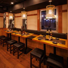 接待などにも最適で、落ち着いた空間でお客様をお迎えします。和モダン的な雰囲気の中で、ビジネスや大切な人との会食に最適なお席をご用意しております。プライバシーが守られた空間で、ゆったりとお食事をお楽しみいただけます。上質な和食とともに、心地よいひとときをお過ごしください。