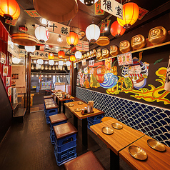 15名様~20名様向け・会社宴会におすすめ!当店は1F~2Fのフロアをご用意しております!団体様の宴会から少人数様でのご利用まで用途に合わせて快適に過ごせるお席へご案内させて頂きます!宴会コースは2時間飲み放題付3000円~新宿での各種宴会にぜひご利用ください!