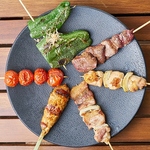 じっくりと炭火で焼き上げる焼鳥・焼き野菜・ラムや牛などの串焼きもご用意しております！