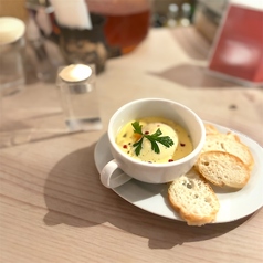 ポルチーニ茸とマッシュポテトのミルフィーユ仕立て　温泉卵を添えて　オランデーズ風ソース