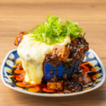 【定番からSNS映えまで！バラエティ豊富な絶品料理】王道の居酒屋メニューはもちろん、見た目も楽しいイマドキのトレンドメニューまで幅広く取り揃え！コスパ抜群の「食べ飲み放題」でのご利用はもちろん、お好きなものを自由に頼める単品注文も大歓迎です★ぜひお気に入りの味を見つけてみてください♪