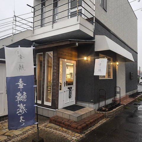 大人女性に人気の写真映えするくつろぎの空間で新鮮こだわりの巻き寿司を堪能♪