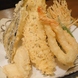 名物の天ぷらはアツアツでサクサクの揚げたてです！