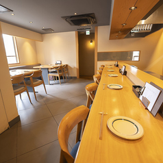 テーブルのお席もございますので、友人や同僚との飲み会や女子会のご利用にもおすすめです◎ゆったり寛ぎながら楽しんでいただけます。