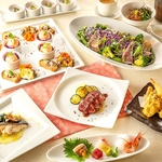 お料理は華やかな創作和食。お刺身の盛り合わせも当店では美しくお皿を彩ります