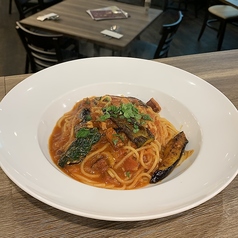 ナスとベーコン、バジルのトマトソース/彩り野菜のトマトソース