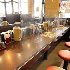 ラーメン屋さんらしいカウンター席で雰囲気もお楽しみください！おひとりさまからご来店・ご利用大歓迎♪