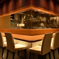 大切な人と過ごす、上品なカウンター席