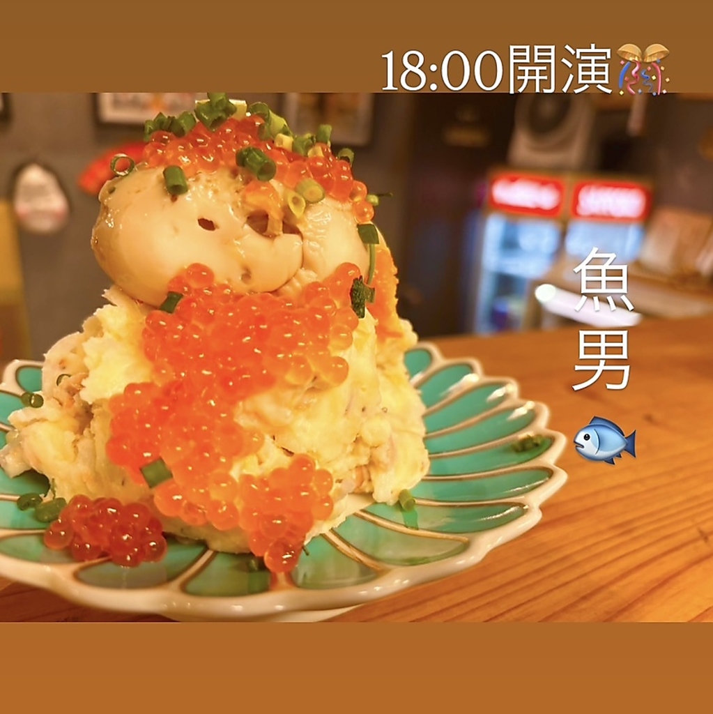 新鮮な食材を使用した創作料理あります。イクラとスモークサーモンのポテサラ803円(税込)がオススメ