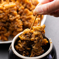男のやみつき鶏皮串（甘辛スパイス）が、1本99円！