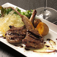 豊富なワインなどお酒に合うお食事を多数ご用意