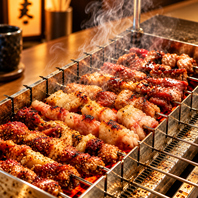 各席で楽しむ炭火焼串体験◎