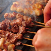 備長炭を使ってじっくりと丁寧に焼き上げた焼き鳥、焼きとんは人気のメニュー♪