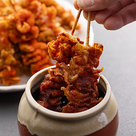 男のやみつき鶏皮串（やみつき旨赤辛）が、1本99円！