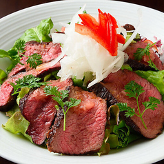 熟成肉のローストビーフサラダ