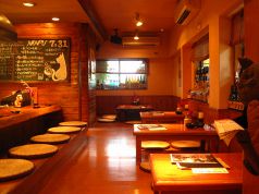 【ローテーブル席】テーブル席からもエンターテイメントキッチンが見れます！