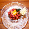 料理メニュー写真&nbsp;炙り和牛レアステーキユッケ風