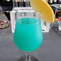 見た目も美しい！石モチーフのオリジナルドリンクを提供