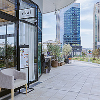 地上3階から180度パノラマ。梅田の絶景を独占する特等席