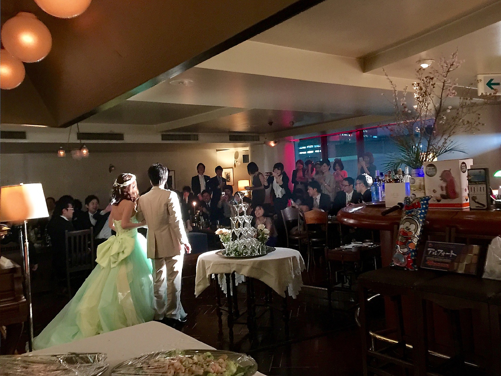 結婚式2次会は最大120名。「二人でまた来たいね」そんな会話が自然と生まれる記憶に残るパーティを。