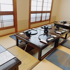 掘りごたつのお座敷席は、全19席分ご用意しております。足をのばして、ゆっくりとおくつろぎください。