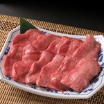 当店のタンは、柔らかな食感と豊かな旨味が特徴の贅沢な一品です。