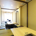 【2F 個室掘りごたつ席】7名様～14名様までの個室掘りごたつ席をご用意しております。こちらの席では、仕事の関係で周りを気にされる方などでも各種宴会にご利用いただけます。