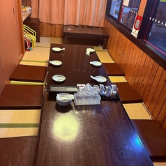 お一人様でも気軽にご利用いただけるカウンター席もご用意しております。お仕事帰りやお急ぎのランチなど、さっと食事を済ませたいときにも便利です。シェフの調理風景を眺めながら、お好きな一品料理や麺類をお楽しみください♪