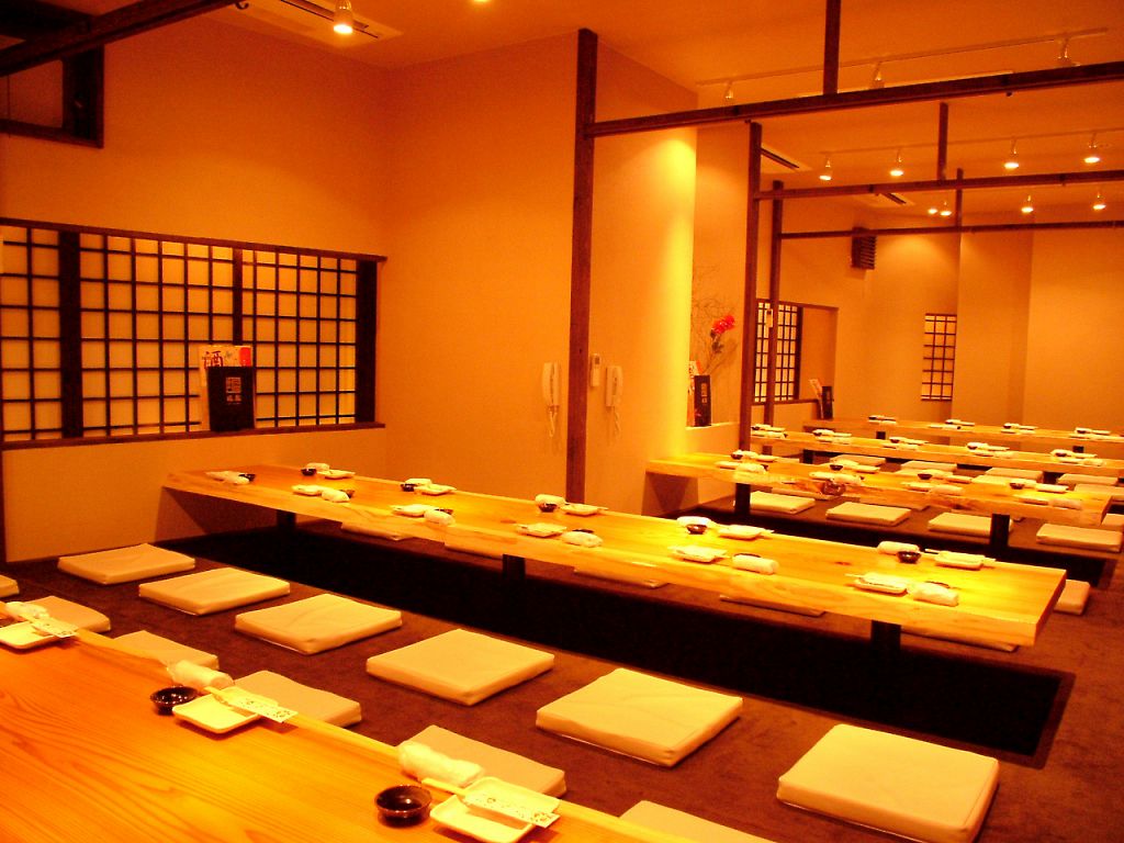 会社宴会、各種大型宴会に、最大60名までの掘りごたつお座敷席も完備！ご予約はお早めに！